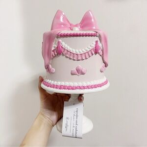 Cupcakes and Cashmere Valentine's Day Pink Bow Cake NWT